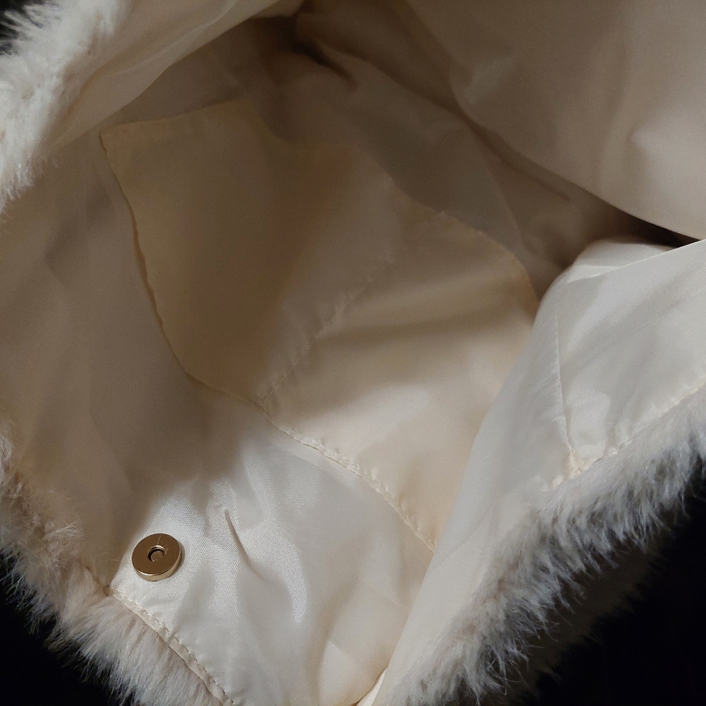 NWT Victoria's Secret Beige Cream Faux Fur Tote Bag - Picture 2 of 4